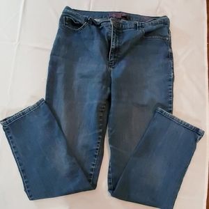 Gloria Vanderbilt  size 14 blue jeans